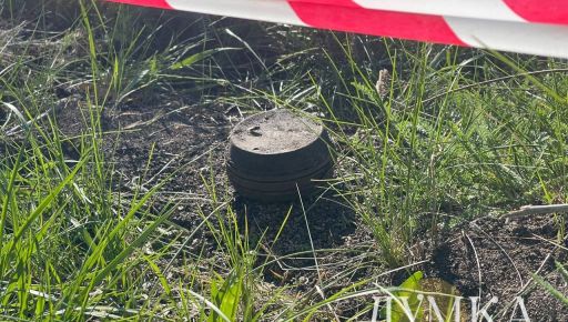 На Харківщині "швидка" забрала чоловіка, який підірвався на невідомому предметі