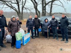 В Харьковской области полицейские вывезли женщин и их любимцев из-под обстрелов