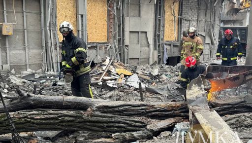 Под завалами дома в Харькове есть еще люди, поисковые действия продолжаются