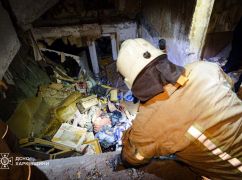 В Харькове разбирают завалы дома, где погибли два человека: фото разрушений