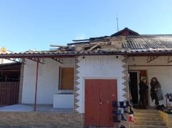 На Харківщині окупанти вдарили дроном по магазину та поліцейському авто: фото влучань