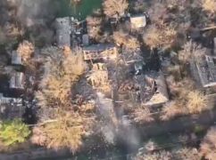 Третий день российская авиация наносит удары по селу Клиновая Новоселовка на Харьковщине