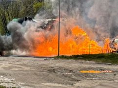 Спасатели погасили пожары на АЗС в Харькове: фото с мест "прилетов"