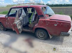 Російський дрон вибухнув біля авто на Харківщині: жінка загинула, двоє чоловіків у лікарні