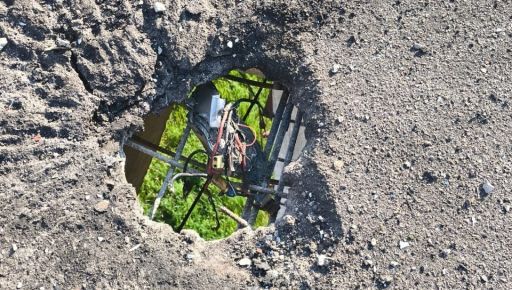Россияне обстреляли наземный переход над железнодорожной станцией в Харьковской области