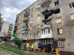 У Ізюмі ліквідовують наслідки удару, внаслідок якого загинула жінка