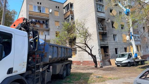 В Ізюмі внаслідок артобстрілу пошкоджено  6 багатоквартирних будинків