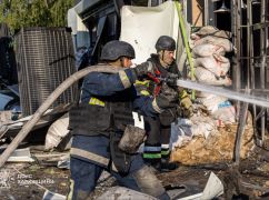 Спасатели показали последствия атаки РФ на АЗС в Харькове