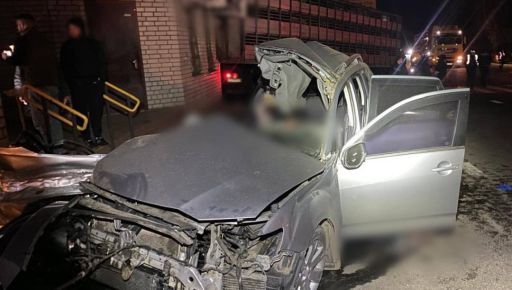 На Харківщині авто потрапило під вантажівку: загинули двоє, 9-річний хлопчик дістав травми