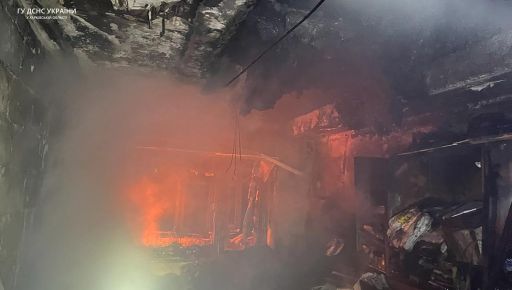 На Харківщині від ворожого обстрілу спалахнула п’ятиповерхівка
