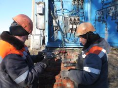 Больше года без света: На Харьковщине электричество дали в село, через которое прошел фронт