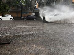 В Харькове - сильный ливень: Улицы утонули в воде