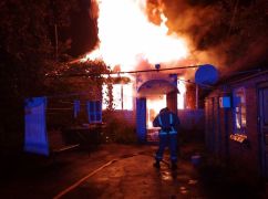 В пригороде Харькова ночью 2 часа тушили частный дом: Причины пожара