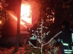 В Волчанске произошло сразу 3 пожара из-за вражеских обстрелов: Кадры с места