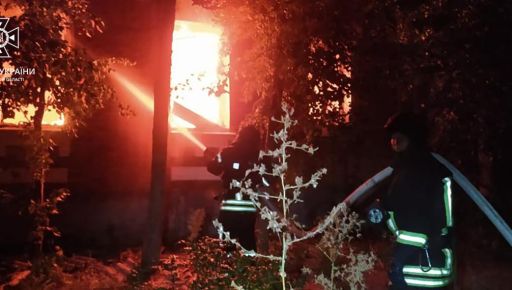 В Волчанске произошло сразу 3 пожара из-за вражеских обстрелов: Кадры с места