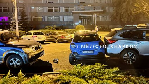 В Харькове водитель протаранил припаркованные авто: Есть травмированный
