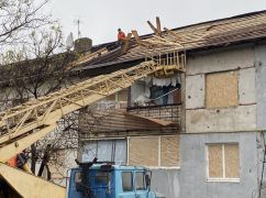 На Харківщині ремонтують багатоквартирні будинки, які росіяни обстріляли з РСЗВ