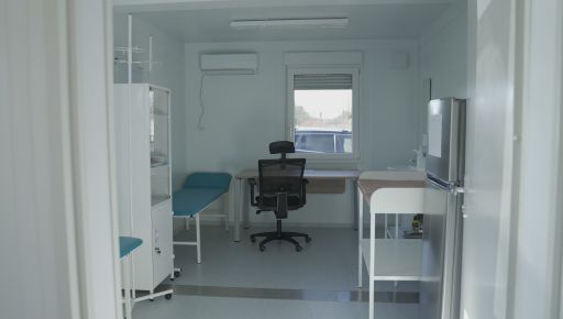 У деокупованих селищах на Харківщині з’явилися модульні клініки: Як вони виглядають