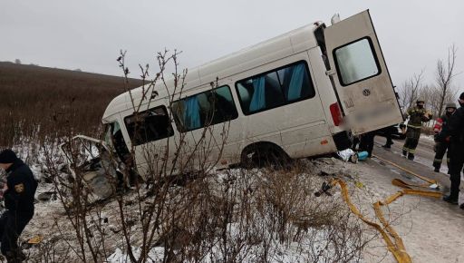 На Харьковщине волонтерский автобус попал в ДТП: Есть погибший и травмированные