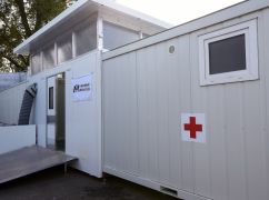 В Харькове на Салтовке открыли модульную амбулаторию вместо разрушенной поликлиники