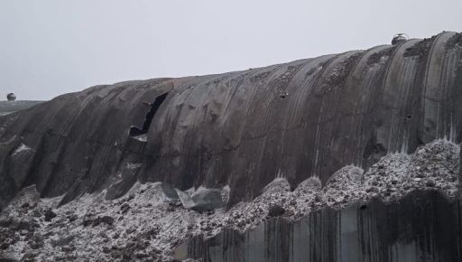 Россияне авиабомбами разбили зернохранилище на Харьковщине: Кадры с места