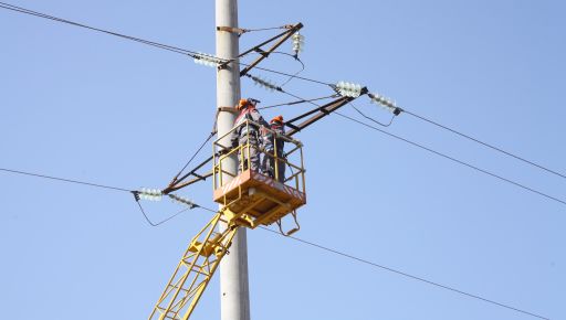 В Дергачах начали ремонтировать высоковольтную энерголинию