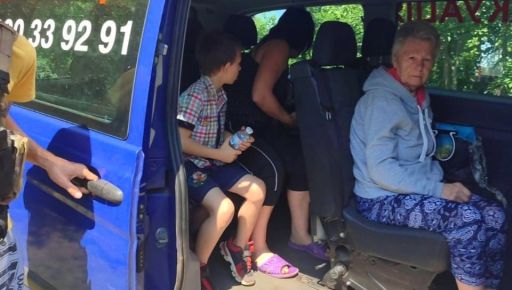 Поліція Харківщини показала, як врятувала від російського наступу дітей і дорослих