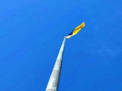 У Харкові через негоду замінили прапор на головному флагштоку міста