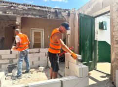 У Харкові відновлюють зруйновану "Шахедом" багатоповерхівку: Як вона виглядає