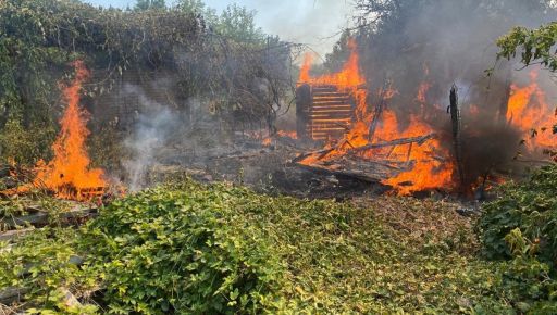 На Харківщині після російського обстрілу сталася масштабна пожежа