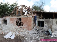 Разрушенные дома и раненый мужчина: Как прошли выходные в Дергачах Харьковской области