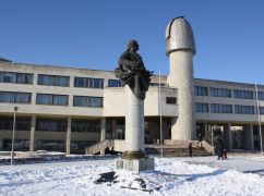 В Харькове активисты требуют демонтировать памятник Ломоносову