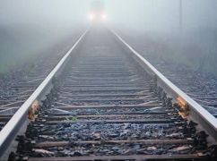 Поставили на коліна на рейках та схиляли до сексуальних дій: двоє підлітків на Харківщині отримали умовне