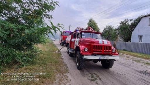 Сгорел сарай, не сгорел дом: На Харьковщине пожарные спасли жилье от огня