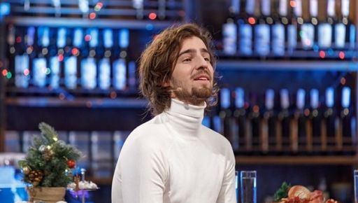 Дантес напився в барі: харківський співак презентував новий кліп