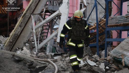 У Харкові після серії ракетних ударів спалахнула пожежа: ДСНС евакуювала 30 людей