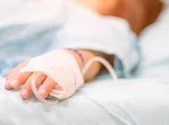 На Харківщині в автотрощі загинула мати семимісячної дівчинки: у якому стані дитина