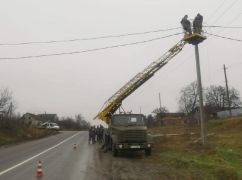 Світла не було з першого дня війни: Енергетики заживили село у передмісті Харкова