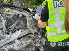 В Харьковской области вражеский дрон попал в авто: транспорт сгорел, водитель попал в больницу