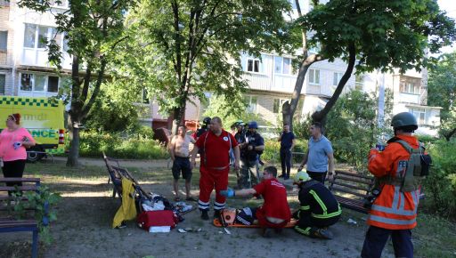 Спасатели показали последствия российских обстрелов Харькова 27 июня
