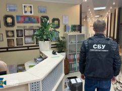 Украинский суд арестовал банк и компанию, доходы которых могли идти на агрею россии