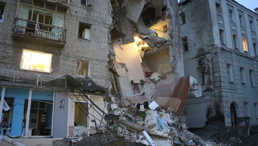 У Харкові окупанти вдарили ракетою по житловій багатоповерхівці: Кадри з місця