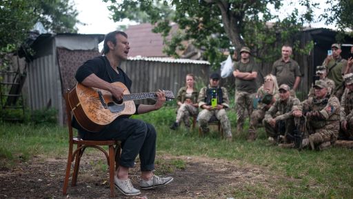 Вакарчук спел для бойцов 93-й бригады "Холодный Яр” на Харьковщине