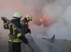 Рашисти обстреляли учебное заведение в Харькове: Спасатели тушат пожар