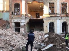В Харькове полиция показала обломки ракеты, которой обстреляли 150-летний памятник архитектуры