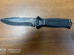 Ножі, заточки та пістолети: Що люди несуть у суди Харківської області
