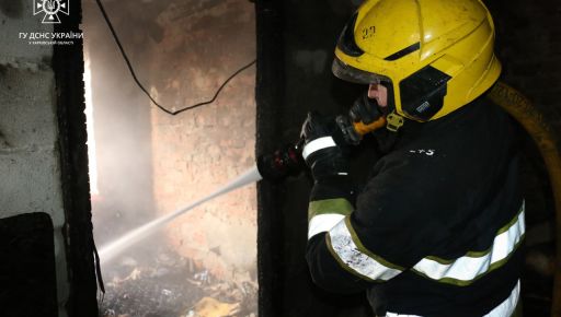 У Харківському районі з палаючої квартири врятували господаря