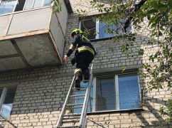 В Харькове 6-летняя девочка вызвала ГСЧС: Двое детей были сами в задымленной квартире