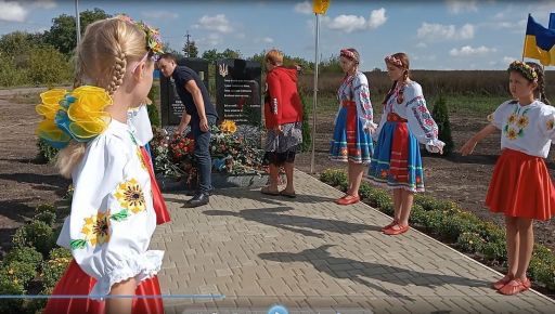 На Харківщині встановили меморіал Герою, який зупинив колону росіян