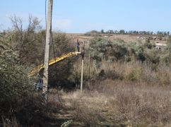 У населений пункт Харківщини, який окупанти використовували як переправу, повертають електрику